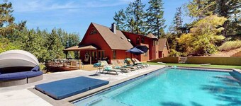 Dog-Friendly Sebastopol Pool Home & Spa with Hot Tub