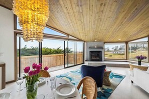 Interior - Bodega Bay Architect-Designed Oceanfront Hot Tub Retreat (Bodega Bay)