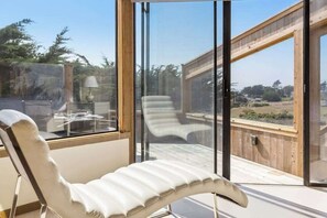 Interior - Bodega Bay Architect-Designed Oceanfront Hot Tub Retreat (Bodega Bay)