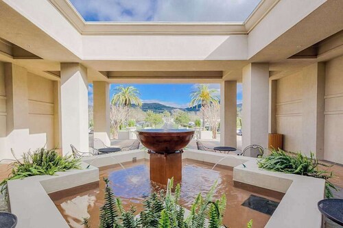 Napa Silverado studio with updated fairway patio & pool