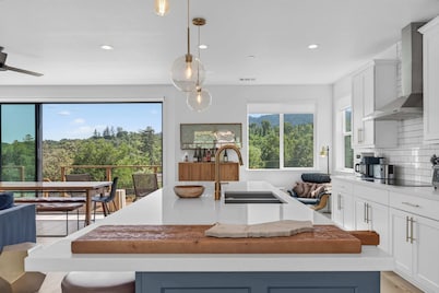 Glen Ellen 4BR hillside retreat with hot tub & valley views — dog friendly