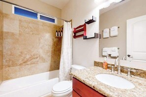 Shower, hair dryer, towels, shampoo - Rio Nido Dog-Friendly Redwood Canyon Cabin with Fenced Yard (Rio Nido)