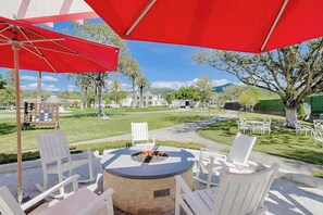 Outdoor dining - Napa Silverado Connected Condo with Pool Access (Napa)