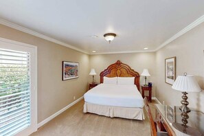 Desk, iron/ironing board, Internet, bed sheets - Napa Silverado Connected Condo with Pool Access (Napa)