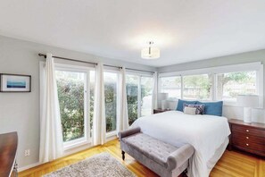 Iron/ironing board, WiFi, bed sheets - Santa Rosa Renovated Home with Fireplace & Private Patio (Santa Rosa)