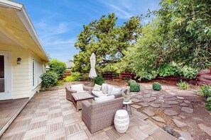 Terrace/patio - Santa Rosa Renovated Home with Fireplace & Private Patio (Santa Rosa)