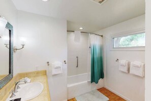 Shower, hair dryer, towels, shampoo - Santa Rosa Renovated Home with Fireplace & Private Patio (Santa Rosa)