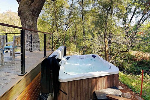Glen Ellen Contemporary Forest Retreat with Private Hot Tub