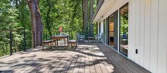 Glen Ellen Contemporary Forest Retreat with Private Hot Tub