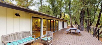 Glen Ellen Contemporary Forest Retreat with Private Hot Tub