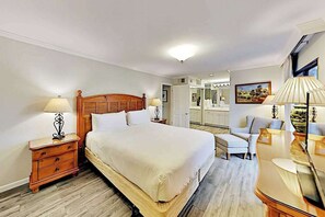 Iron/ironing board, Internet, bed sheets - Napa Silverado Two-Bedroom Suite with Pool (Napa)