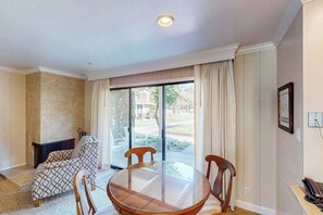 Interior - Napa Silverado Golf Course Condos with Pool (Napa)