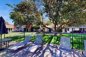 Property grounds - Napa Silverado Golf Course Condos with Pool (Napa)