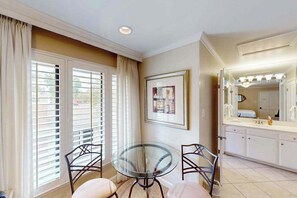 Dining - Napa Silverado Resort Studio near Pool with EV Charger (Napa)