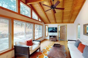 TV, fireplace, offices - Glen Ellen Heated Pool Estate on 5 Secluded Acres (Glen Ellen)