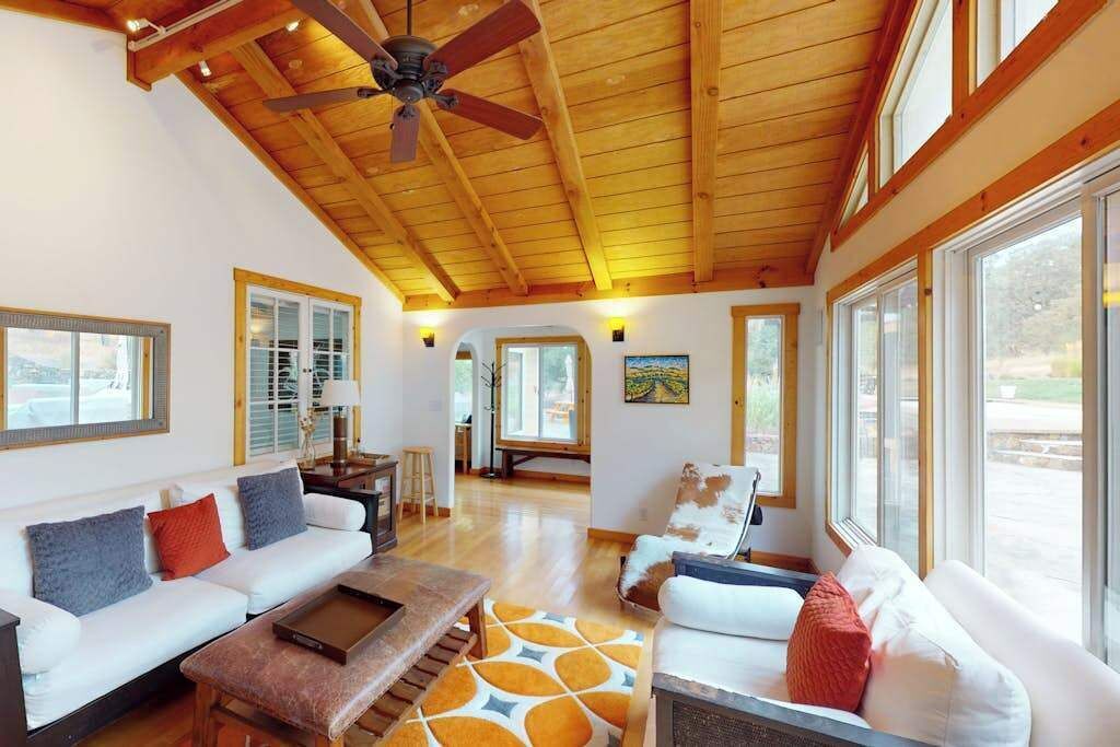 TV, fireplace, offices