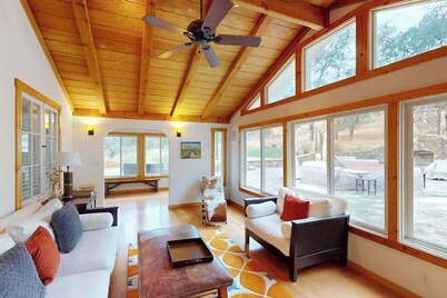 Glen Ellen 3BR estate with heated pool & spa on 5 private acres