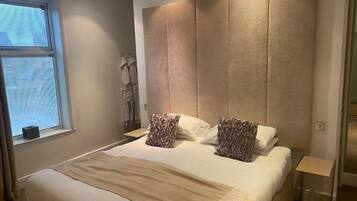 Double Room | Soundproofing, iron/ironing board, free WiFi