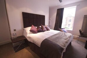 Double Room | Soundproofing, iron/ironing board, free WiFi - The Rooms (Lytham)