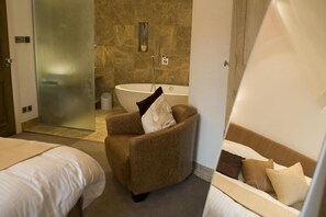 Double Room | Soundproofing, iron/ironing board, free WiFi - The Rooms (Lytham)