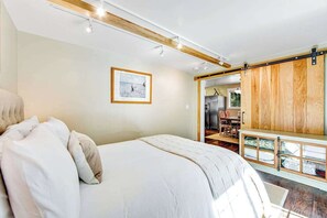 Tabla de planchar con plancha, wifi y ropa de cama 