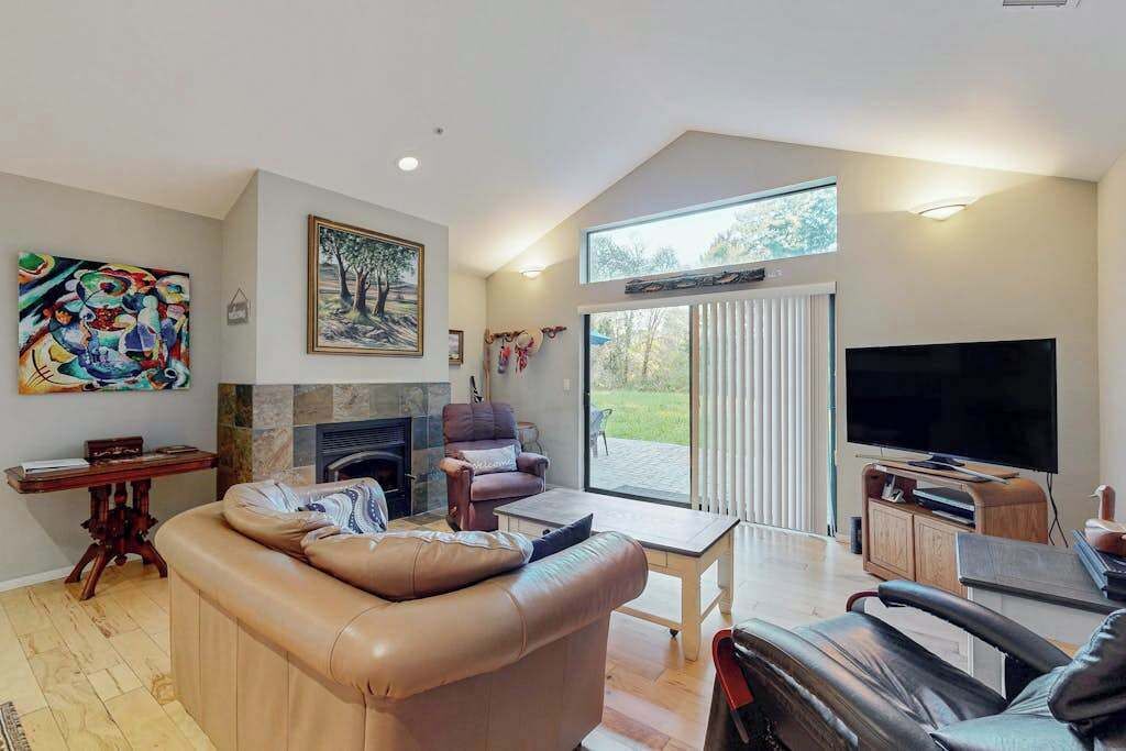 TV, fireplace, DVD player, offices