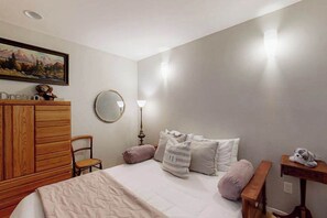 WiFi, bed sheets - Sebastopol Forest Retreat with Creek Trail (Sebastopol)