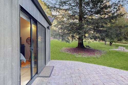 Sebastopol Forest Retreat with Creek Trail