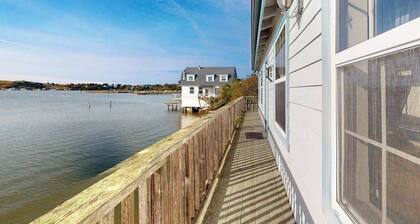 Bodega Bay Waterfront Studio Cottage on Stilts with Fireplace