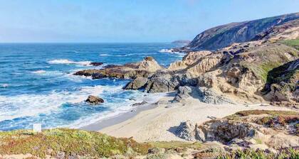 Bodega Bay Waterfront Studio Cottage on Stilts with Fireplace