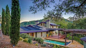 A house with a swimming pool, surrounded by trees and hills. - Wine Country Home w/ Solar-Heated Pool, Hot Tub & Mountain Views | Sleeps 8 (Santa Rosa)