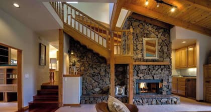 Santa Rosa Wine Country Pool & Hot Tub Retreat