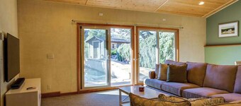 Santa Rosa Wine Country Pool & Hot Tub Retreat