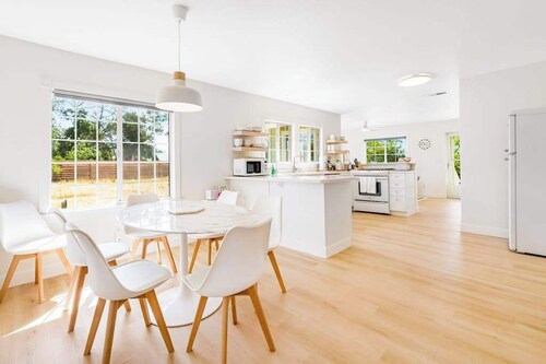 Healdsburg Vineyard Farmhouse with Game Barn