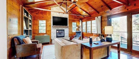 TV, fireplace, offices