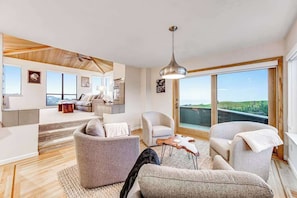TV, fireplace, offices - Bodega Bay Oceanview Home by Golf Course (Bodega Bay)