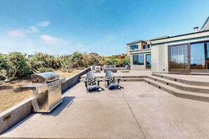 Terrace/patio - Bodega Bay Oceanview Home by Golf Course (Bodega Bay)