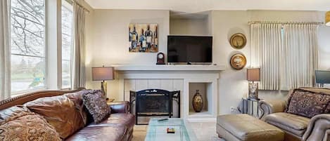 TV, fireplace, DVD player, offices