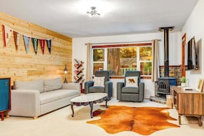 TV, offices - Cazadero Idyllic Creekside Getaway- Cozy, Cute & Updated (Cazadero)