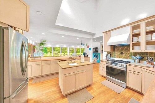 Zegarra Estate -- 6-acre Sonoma wine country compound, sleeps 14 across two homes