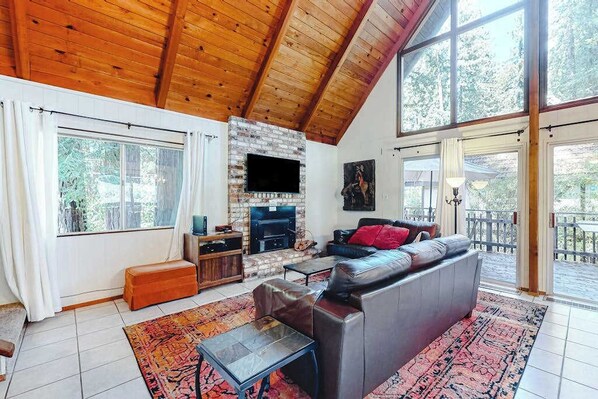 TV, fireplace, DVD player, offices
