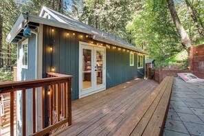 Terrace/patio - Guerneville Redwood Canyon Retreat with Patio & Grill (Guerneville)