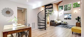 Guerneville 2BR canyon house with skylit loft & forest views