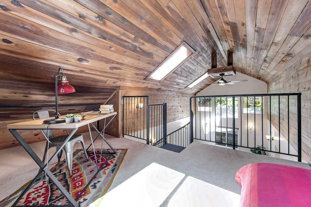 Desk, iron/ironing board, WiFi, bed sheets