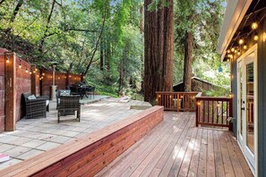 Terrace/patio - Guerneville Redwood Canyon Retreat with Patio & Grill (Guerneville)