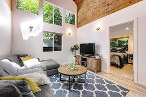 Desk, iron/ironing board, WiFi, bed sheets - Guerneville Redwood Canyon Retreat with Patio & Grill (Guerneville)