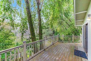 Terrace/patio - Russian River Forest Retreat with Unique Studio (Forestville)