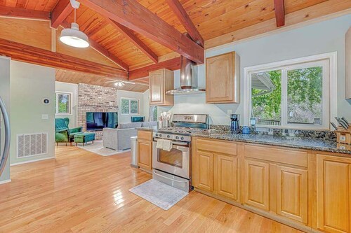 Russian River Forest Retreat with Unique Studio