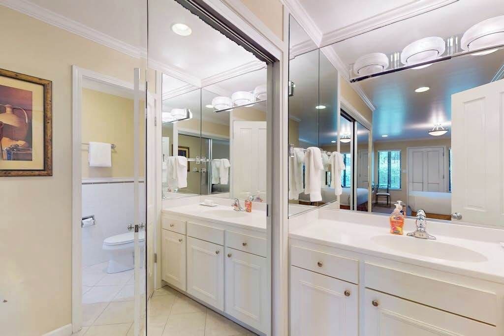 Shower, hair dryer, towels, shampoo