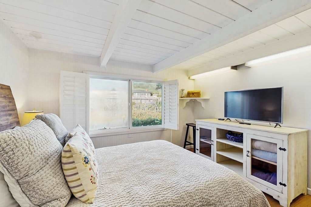 WiFi, bed sheets